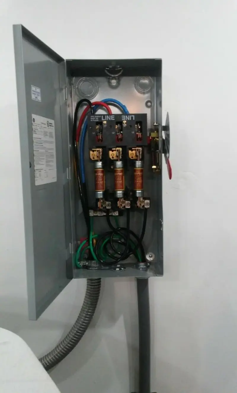 Three-phase disconnect switch installed for Smoke Detector Installation in Fultondale